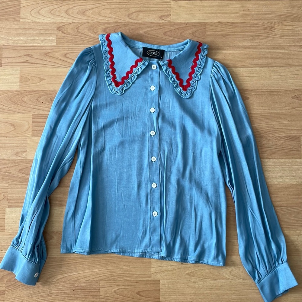 SOLD! Cider button down with cute collar detail